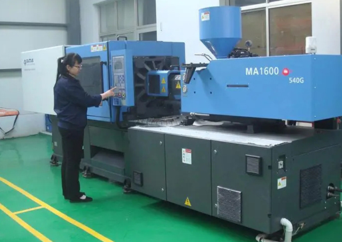 自動(dòng)注塑機(jī)